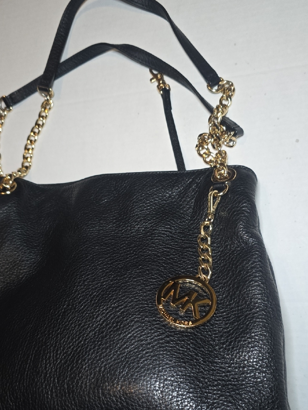 Michael Kors Black Leather Shoulder Bag with Gold Hardware and MK Charm - Picture 3 of 12